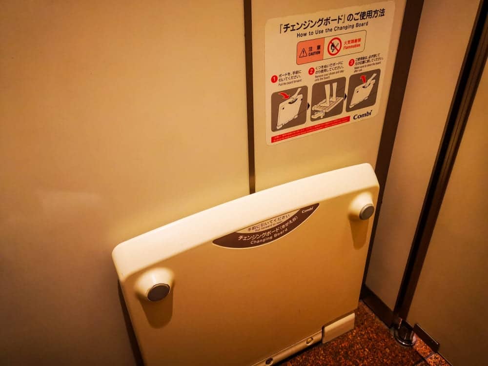 Annehmlichkeiten in öffentlichen japanischen Toiletten