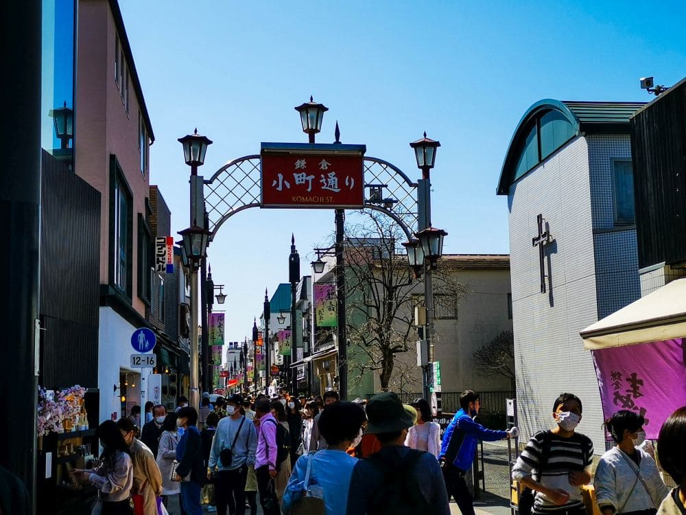 Die Komachi-dori Street in Kamakura