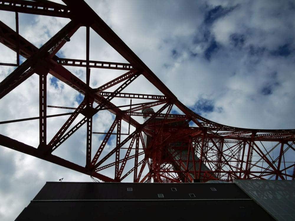 Die Treppen hinauf zum Tokyo Tower