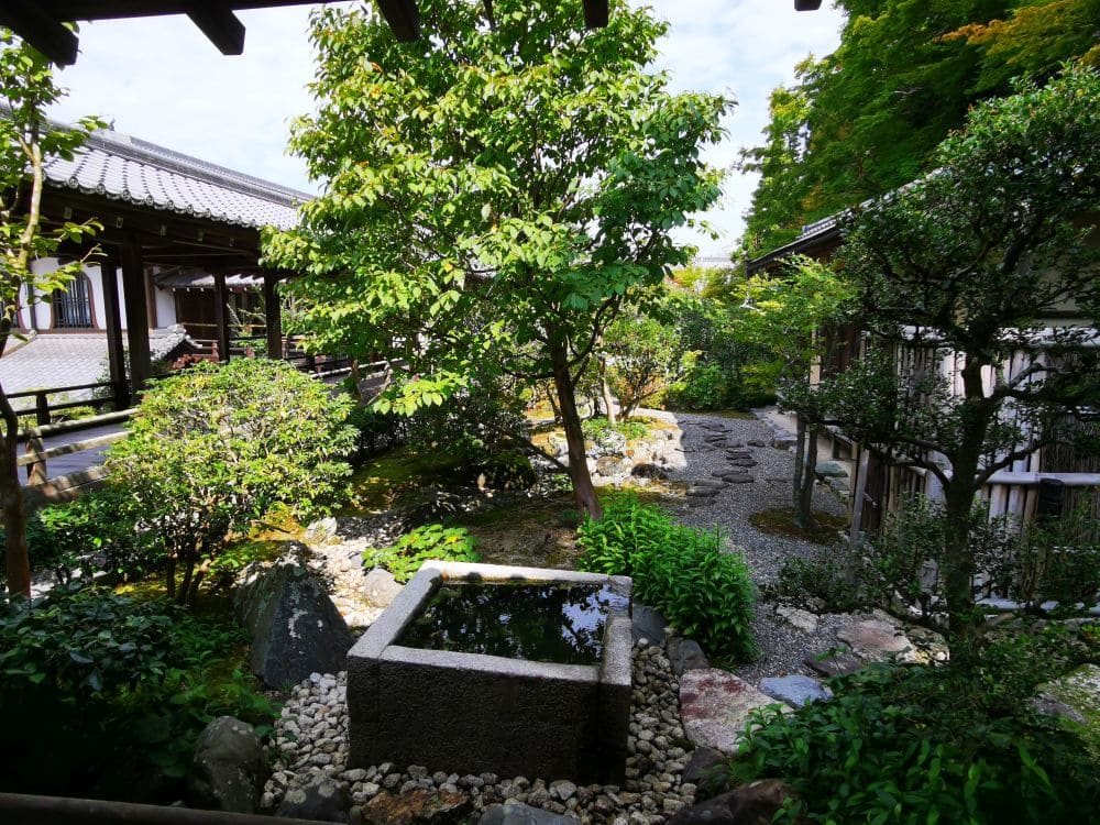 Die Lehmwände und Tore im Nanzenji-Tempel