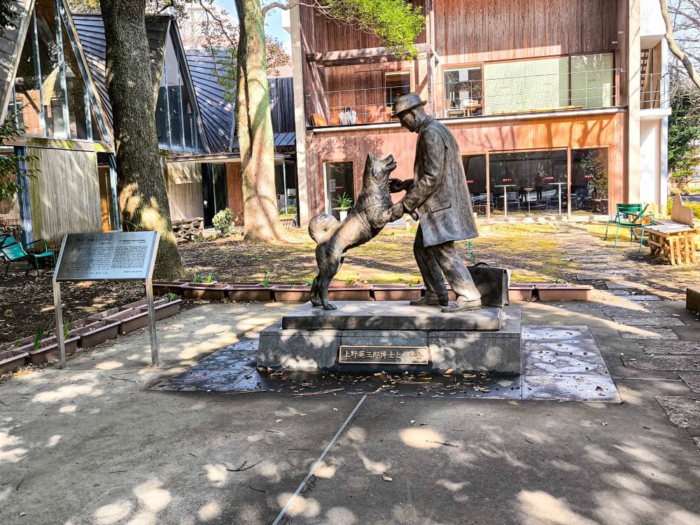 Das Hachiko-Monument an der Universität Tokio