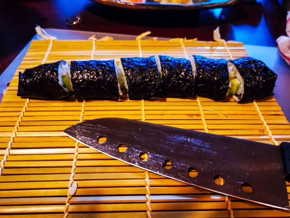 Die Zubereitung von Maki Sushi