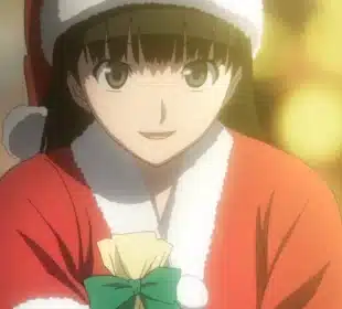 Ein Anime-Mädchen mit Weihnachtsmannmütze und rotem Weihnachtsoutfit hält ein in gelbes Papier mit grüner Schleife eingewickeltes Geschenk und lächelt sanft. Der sanft verschwommene Hintergrund leuchtet warm und erinnert an den klassischen Anime-Weihnachtsepisoden-Charme.